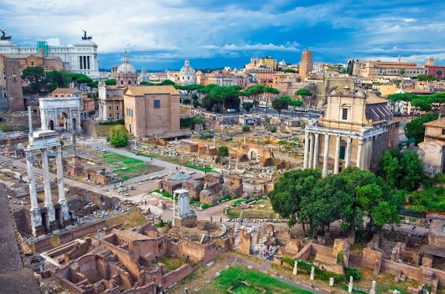 Vale a pena reservar umas boas horas para contemplar as ruínas do Foro Romano, que é imenso
