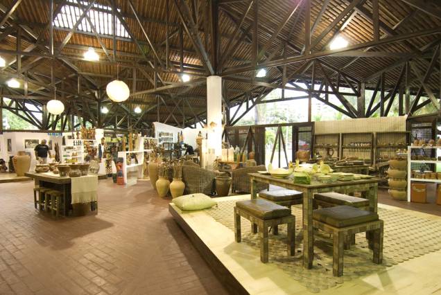 O Centro de Artesanato do Ceará (Ceart) é ideal para quem quer comprar peças artesanais de luxo. Há artigos em madeira, cerâmica e palha, rendas e bordados
