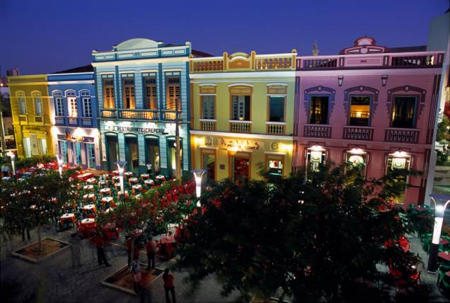 O bacana da noite de Fortaleza, cidade finalista do <strong>Prêmio VT 2012/2013</strong>, é ir para os bares instalados nos casarões que rodeiam o complexo do Centro Dragão do Mar de Arte e Cultura O bacana da noite de Fortaleza, cidade finalista do <strong>Prêmio VT 2012/2013</strong>, é ir para os bares instalados nos casarões que rodeiam o complexo do Centro Dragão do Mar de Arte e Cultura