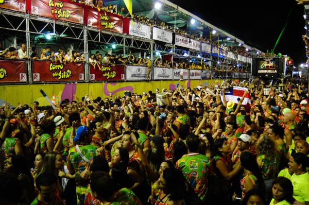 Foliões se divertem no Fortal, Carnaval fora de época em Fortaleza