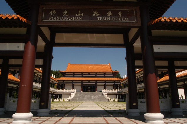 Templo Budista Zu Lai, o maior templo da religião na América Latina