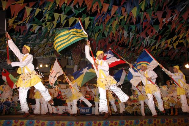 O Encontro Nacional de Folguedos promove apresentações de grupos folclóricos e quadrilhas, além da venda de comidas típicas
