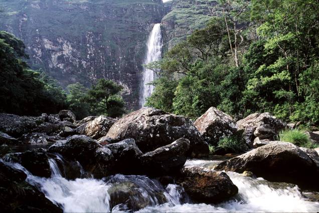 A Cachoeira Casca dAnta, com 186 metros, é o símbolo do Parque Nacional da Serra da Canastra