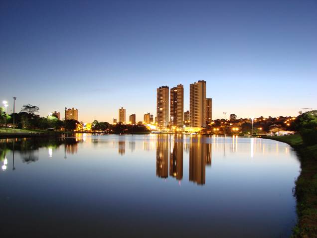 Polo de turismo de negócios, campo Grande surpreende por ser planejada, com trânsito organizado, muitas áreas verdes e vida social agitada Polo de turismo de negócios, campo Grande surpreende por ser planejada, com trânsito organizado, muitas áreas verdes e vida social agitada