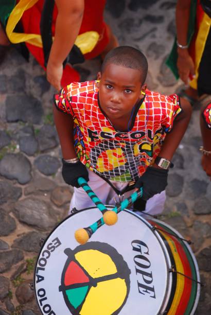 A banda Olodum faz ensaio aberto no Pelourinho durante o verão