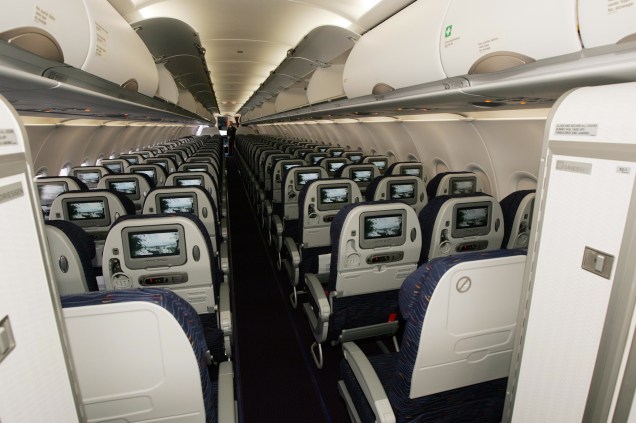 Interior de um avião da companhia colombiana Avianca