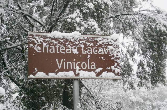 No dia 27 de agosto de 2013 o Château Lacave amanheceu coberto de neve No dia 27 de agosto de 2013 o Château Lacave amanheceu coberto de neve