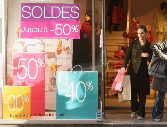 Os parisienses têm dois periodos de liquidações, uma no verão e outra no inverno, que duram, em média, seis semanas Os parisienses têm dois periodos de liquidações, uma no verão e outra no inverno, que duram, em média, seis semanas