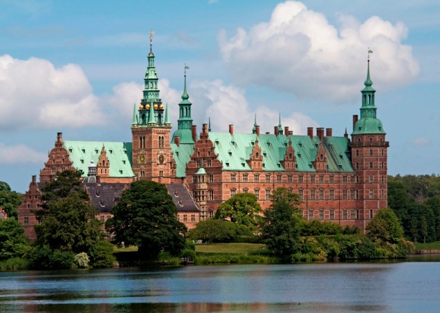 O palácio de Frederiksborg, em Hillerod, é um dos melhores passeios a partir de Copenhague