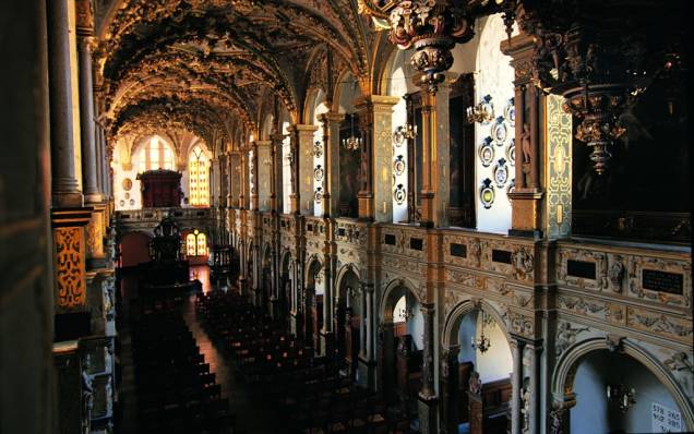 Igreja do Palácio Frederiksborg, em Hillerod, adornada com dezenas de brasões reais e nobiliarquicos. Igreja do Palácio Frederiksborg, em Hillerod, adornada com dezenas de brasões reais e nobiliarquicos.