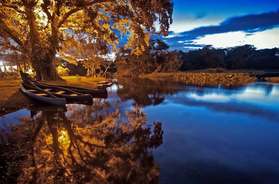 O estabelecimento fica na margem do Rio Salobra, no Delta do Rio Salobra