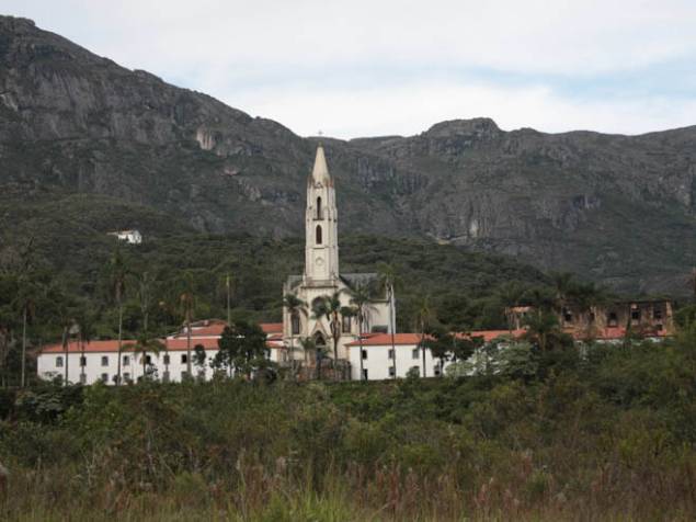 Patrimônio natural e histórico, Santuário do Caraça em Santa Bárbara (MG) possui trilhas e cachoeiras - além de lobos-guarás, que podem ser vistos ao anoitecer Patrimônio natural e histórico, Santuário do Caraça em Santa Bárbara (MG) possui trilhas e cachoeiras - além de lobos-guarás, que podem ser vistos ao anoitecer