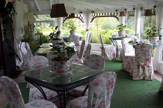 O Chateau La Villette, em Campos do Jordão, possui um gazebo envidraçado, onde é servido o café da manhã e o chá da tarde