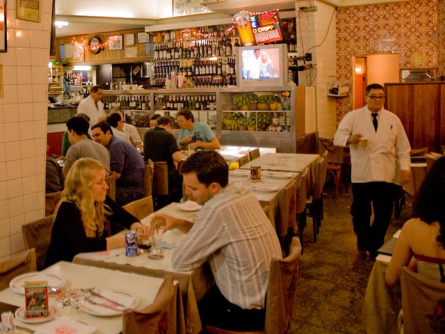 Ambiente do bar Nova Capela, no Rio de Janeiro