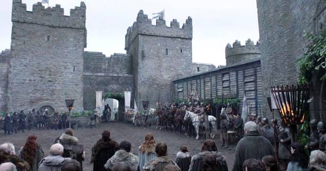 Cena de "Game of Thrones" em Mdina, Malta. Na série do canal de TV pago HBO, os portões da cidade medieval (na foto anterior) foram parte do cenário de Winterfell, a casa dos Starks