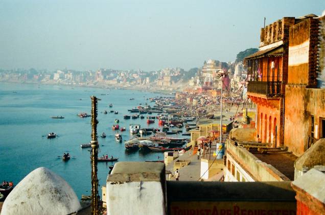 <strong>4. <a href="https://viajeaqui.abril.com.br/cidades/india-varanasi" rel="Varanasi">Varanasi</a></strong> Localizada às margens do Rio Ganges, a cidade de <a href="https://viajeaqui.abril.com.br/cidades/india-varanasi" rel="Varanasi" target="_self">Varanasi</a> é a mais sagrada da Índia. Todos os dias, famílias vão se despedir de seus mortos jogando as cinzas no rio. Consagrada à deusa hindu Shiva, a cidade representa a destruíção do que existe e a possibilidade de um novo começo <strong>4. <a href="https://viajeaqui.abril.com.br/cidades/india-varanasi" rel="Varanasi">Varanasi</a></strong> Localizada às margens do Rio Ganges, a cidade de <a href="https://viajeaqui.abril.com.br/cidades/india-varanasi" rel="Varanasi" target="_self">Varanasi</a> é a mais sagrada da Índia. Todos os dias, famílias vão se despedir de seus mortos jogando as cinzas no rio. Consagrada à deusa hindu Shiva, a cidade representa a destruíção do que existe e a possibilidade de um novo começo