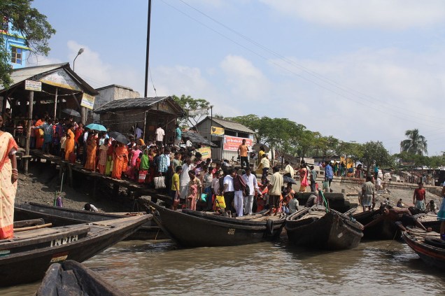 <strong>Delta do Ganges, Bangladesh: </strong>só em Bangladesh, 120 milhões de pessoas que vivem no delta do Ganges estão ameaçadas pela elevação do nível do mar. O Bangladesh é um país com poucas elevações acima do nível do mar, com grandes rios em todo seu território situado ao sul da Ásia. Os desastres naturais como inundações, ciclones tropicais, tornados e marés em rios são normais no Bangladesh todos os anos.