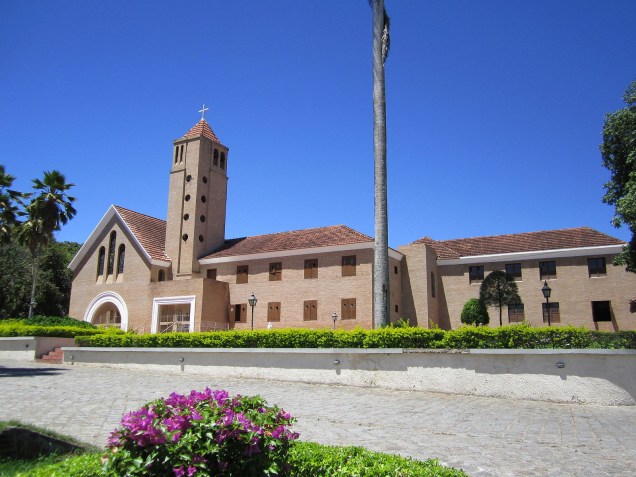 O Seminário São José, construído em 1926 com uma rica estrutura, serve hoje como uma casa de abrigo para seminaristas da Congregação Diocesana