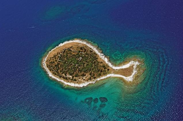 Outra ilha da <a href="http://viagemeturismo.abril.com.br/paises/croacia-3/">Croácia</a>, no arquipélago de Brijuni, com formato bem interessante