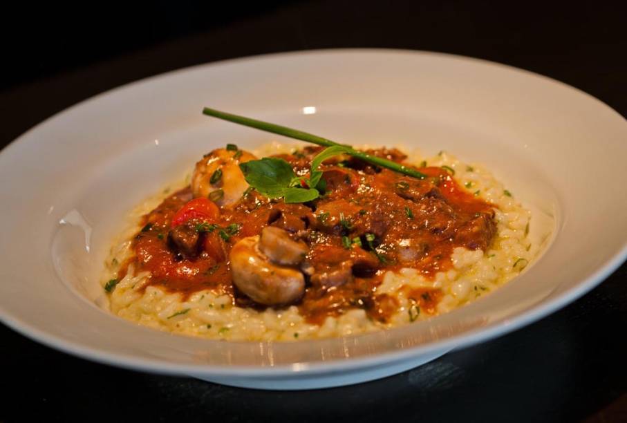 O ragu de ossobuco acompanhado de risotto de parmesão é o prato principal do almoço no <a href="https://viajeaqui.abril.com.br/estabelecimentos/br-df-brasilia-restaurante-gazebo" rel="Gazebo"><strong>Gazebo</strong></a>, servido durante a Brasília Restaurant Week