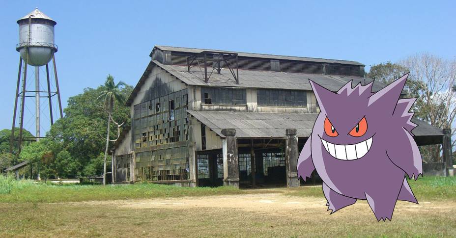 <strong>GENGAR: FORDLÂNDIA, PARÁ (<a href="https://viajeaqui.abril.com.br/paises/brasil" rel="BRASIL">BRASIL</a>)</strong>Pokémons do tipo fantasma precisam de lugares assustadores, góticos, darks para se sentirem em casa. <a href="https://viajeaqui.abril.com.br/materias/lugares-abandonados-pelo-mundo-que-valem-a-pena-visitar" rel="Ao redor do mundo existem diversas lugares abandonados" target="_blank">Ao redor do mundo existem diversas lugares abandonados</a> e um deles fica aqui no Brasil. Fordlândia é a denominação dada a uma área no estado do Pará que fica bem às margens do Rio Tapajós. O nome é em função de um projeto tocado pelo empresário norte-americano Henry Ford, através de sua empresa Companhia Ford Industrial do Brasil, mas o empreendimento acabou sendo um desastre total e foi oficialmente encerrado em 24 de dezembro de 1945, em acordo entre a Ford e o governo federal. Hoje, as ruínas continuam lá, completamente abandonadas. Ou será que um Gengar está por lá e ninguém sabe?