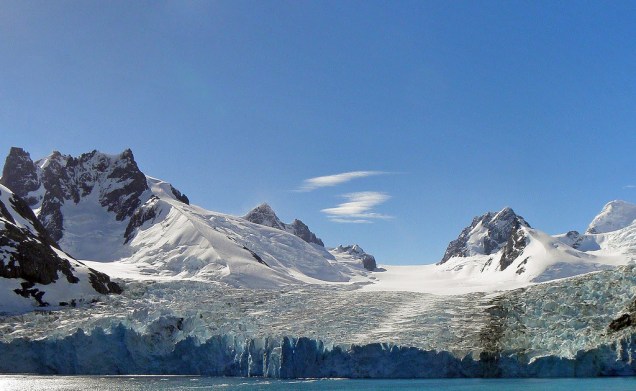 As ilhas Geórgia do Sul entram na rota de uma grande parte dos cruzeiros antárticos. Aqui o explorador polar Ernest Shackleton empreendeu um dos mais brilhantes capítulos da história da exploração da <a href="https://viagemeturismo.abril.com.br/paises/antartica/">Antártica</a>, ao atravessa-la depois de cruzar o revolto oceano da região em um bote salva-vidas