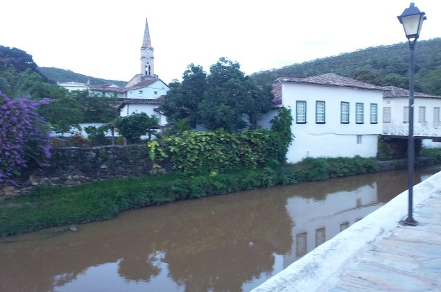 A casa de Cora Coralina (onde hoje é um museu dedicado à poetisa) fica às margens do Rio Vermelho