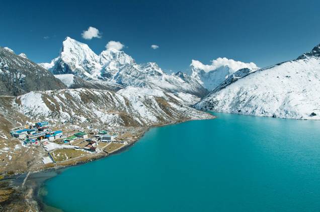 <strong>Vale de Gokyo - <a href="https://viajeaqui.abril.com.br/paises/nepal" target="_blank">Nepal</a> </strong> <strong>Vale de Gokyo - <a href="https://viajeaqui.abril.com.br/paises/nepal" target="_blank">Nepal</a> </strong>