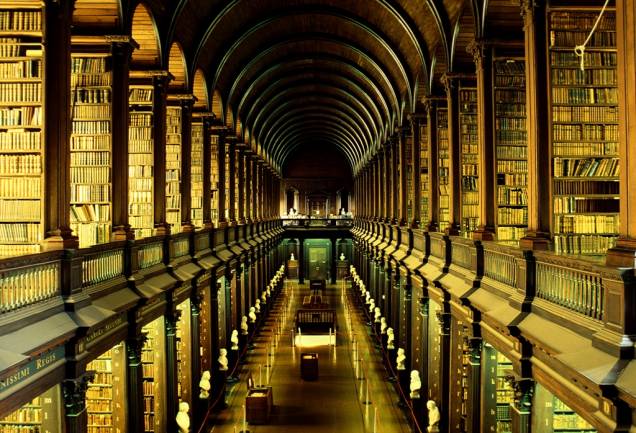 A imensa biblioteca do Trinity College, em <a href="http://viajeaqui.abril.com.br/cidades/irlanda-dublin" rel="Dublin">Dublin</a>, é a maior da <a href="http://viajeaqui.abril.com.br/paises/irlanda" rel="Irlanda" target="_blank">Irlanda</a>, sendo repositária legal de toda a obra impressa no país