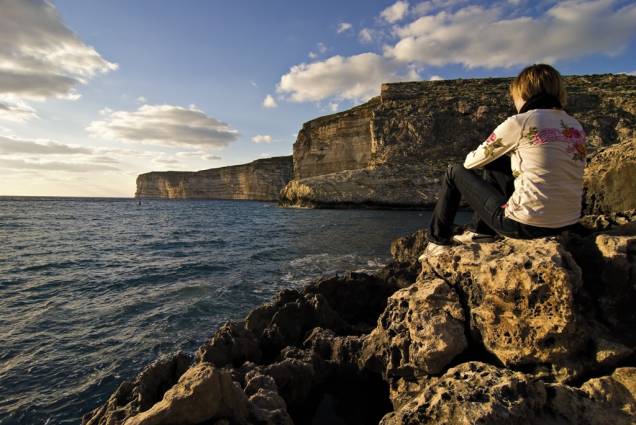 As falésias em Gozo são uma das principais atrações da região As falésias em Gozo são uma das principais atrações da região