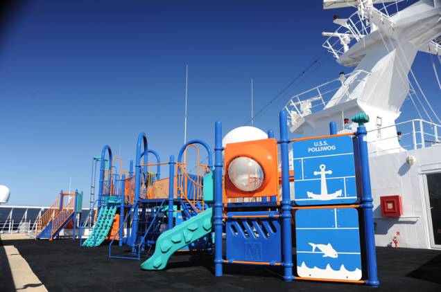 Navio conta com playground para crianças Navio conta com playground para crianças