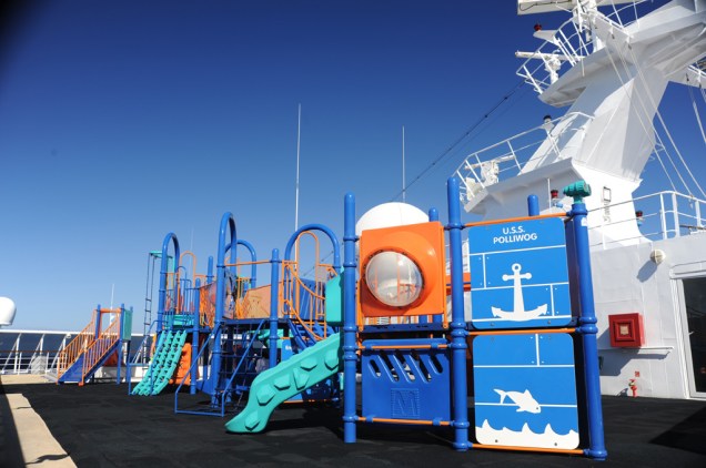 Navio conta com playground para crianças