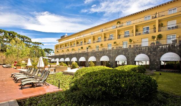 <strong>3. <a href="https://viajeaqui.abril.com.br/estabelecimentos/br-sp-campos-do-jordao-hospedagem-grande-hotel-campos-do-jordao" rel="Grande Hotel Campos do Jordão" target="_blank">Grande Hotel Campos do Jordão</a></strong> O imponente prédio do hotel já abrigou um luxuoso cassino na década de 1940, na Vila Capivari <a href="https://www.booking.com/hotel/br/grande-campos-do-jordapso.pt-br.html?aid=332455&label=viagemabril-camposdojordao" rel="Faça sua reserva no Grande Hotel Campos do Jordão pelo Booking.com" target="_blank">Faça sua reserva no Grande Hotel Campos do Jordão pelo Booking.com</a> <strong>3. <a href="https://viajeaqui.abril.com.br/estabelecimentos/br-sp-campos-do-jordao-hospedagem-grande-hotel-campos-do-jordao" rel="Grande Hotel Campos do Jordão" target="_blank">Grande Hotel Campos do Jordão</a></strong> O imponente prédio do hotel já abrigou um luxuoso cassino na década de 1940, na Vila Capivari <a href="https://www.booking.com/hotel/br/grande-campos-do-jordapso.pt-br.html?aid=332455&label=viagemabril-camposdojordao" rel="Faça sua reserva no Grande Hotel Campos do Jordão pelo Booking.com" target="_blank">Faça sua reserva no Grande Hotel Campos do Jordão pelo Booking.com</a>