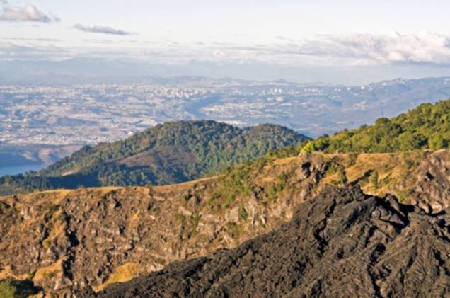 Vista da Cidade da Guatemala do vulcão Pacaya