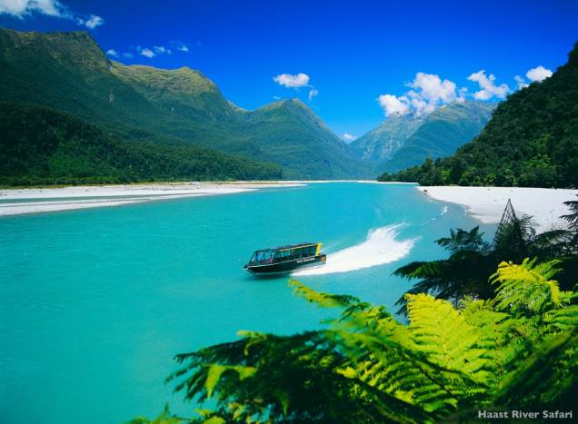 O Haast River fica a oeste dos Alpes neozelandeses O Haast River fica a oeste dos Alpes neozelandeses