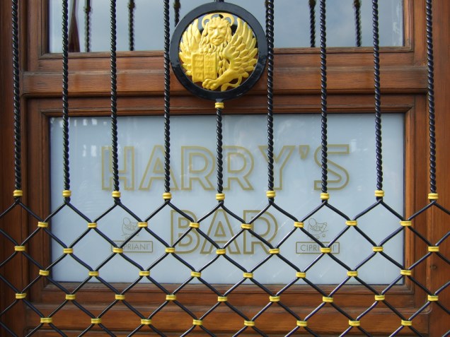 A famosa janela do Harrys Bar
