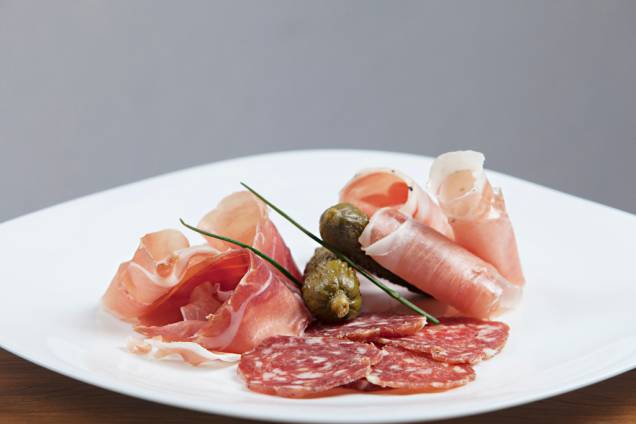 Durante a Belo Horizonte Restaurant Week, a casa alemã <a href="https://viajeaqui.abril.com.br/estabelecimentos/br-mg-belo-horizonte-restaurante-haus-munchen" rel="Haus München"><strong>Haus München</strong></a> vai servir um mix de frios Chiari na entrada do jantar Durante a Belo Horizonte Restaurant Week, a casa alemã <a href="https://viajeaqui.abril.com.br/estabelecimentos/br-mg-belo-horizonte-restaurante-haus-munchen" rel="Haus München"><strong>Haus München</strong></a> vai servir um mix de frios Chiari na entrada do jantar