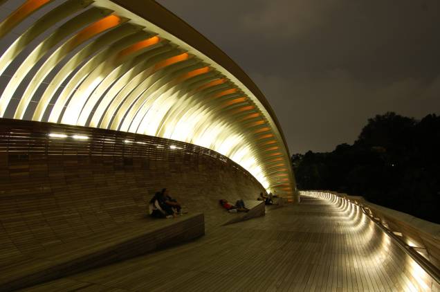 <strong>Henderson Waves, Cingapura</strong>A simpática ponte de pedestres possui nichos iluminados, muito popular entre casais <strong>Henderson Waves, Cingapura</strong>A simpática ponte de pedestres possui nichos iluminados, muito popular entre casais