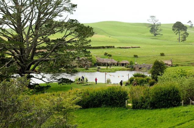 O clima bucólico da fazenda na Nova Zelândia ajudou os produtores a escolher o local como a vila dos Hobbits, personagens que vivem em integração com a natureza O clima bucólico da fazenda na Nova Zelândia ajudou os produtores a escolher o local como a vila dos Hobbits, personagens que vivem em integração com a natureza