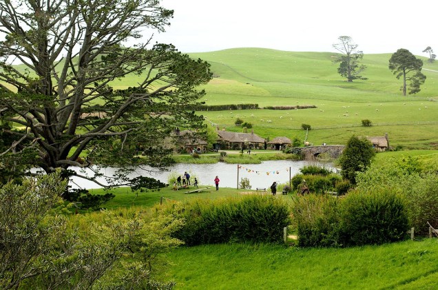O clima bucólico da fazenda na Nova Zelândia ajudou os produtores a escolher o local como a vila dos Hobbits, personagens que vivem em integração com a natureza