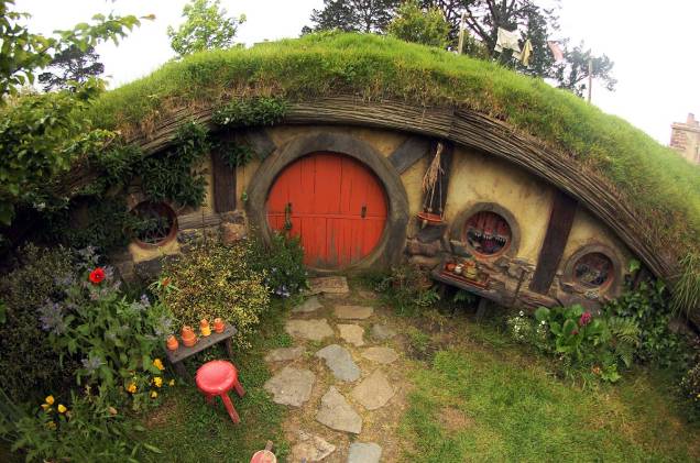 Hobbiton tem 44 casinhas construídas em diferentes tamanhos e proporções Hobbiton tem 44 casinhas construídas em diferentes tamanhos e proporções
