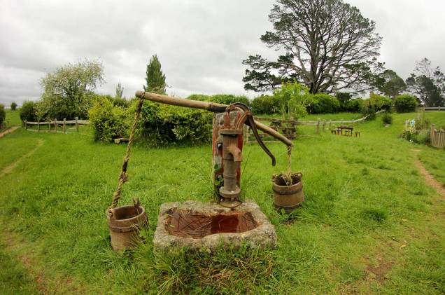 Hobbiton é ricamente decorada com objetos de uso cotidiano dos hobbits Hobbiton é ricamente decorada com objetos de uso cotidiano dos hobbits