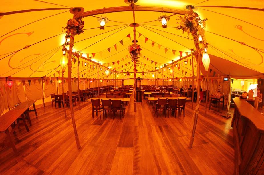 O espaço onde acontecem as festas nos filmes também está em Hobbiton para os turistas recordarem de algumas cenas
