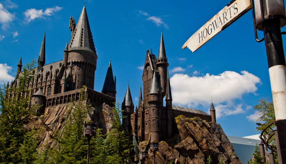 Vista do Castelo de Hogwarts, a principal atração do parque
