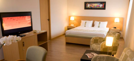 Uma das suítes do <strong>Holiday Inn Park Anhembi</strong>, localizado em <a href="https://viajeaqui.abril.com.br/cidades/br-sp-sao-paulo" rel="São Paulo" target="_blank">São Paulo</a>, <a href="https://viajeaqui.abril.com.br/estados/br-sao-paulo" rel="São Paulo" target="_blank">São Paulo</a>