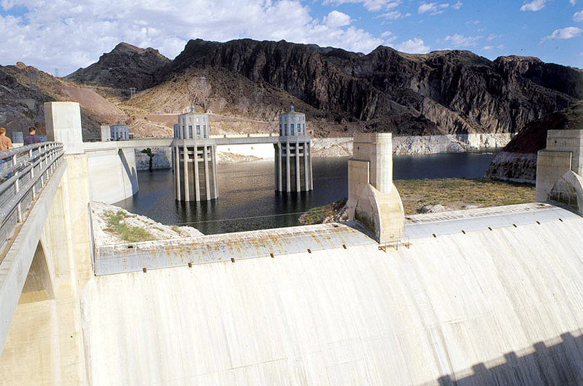 A Hoover Dam, represa próxima a Las Vegas, é uma das mais inóspitas e belas represas do planeta