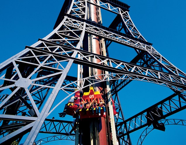 La Tour Eiffel" ou "Elevador", atração do parque temático Hopi Hari