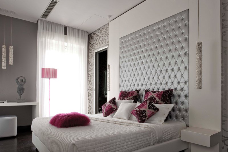 <strong>11. Hotel Belvedere, Riccione, <a href="https://viajeaqui.abril.com.br/paises/italia/fotos" rel="Itália" target="_blank">Itália</a></strong>Além de praias mediterrâneas, piscina, restaurante e quartos luxuosos, o hotel é perfeito para quem curte ciclismo, com aluguel de bicicletas e tours pela região acompanhados por guias especializados.Mês mais barato para se hospedar: Janeiro