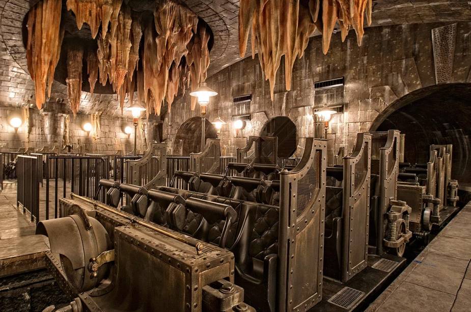 Até mesmo os vagões para descer ao subterrâneo do banco foram reproduzidos Até mesmo os vagões para descer ao subterrâneo do banco foram reproduzidos