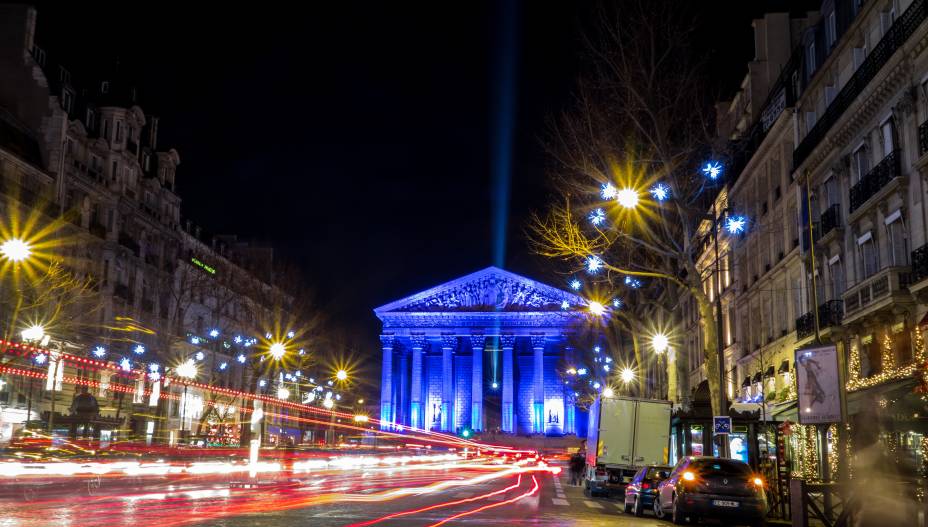 Na Praça da Concórdia está uma das igrejas mais importantes de Paris: a La Madeleine (foto). Como o nome sugere, o templo católico é dedicado à Santa Maria Madalena e foi erguido em clássico estilo grego